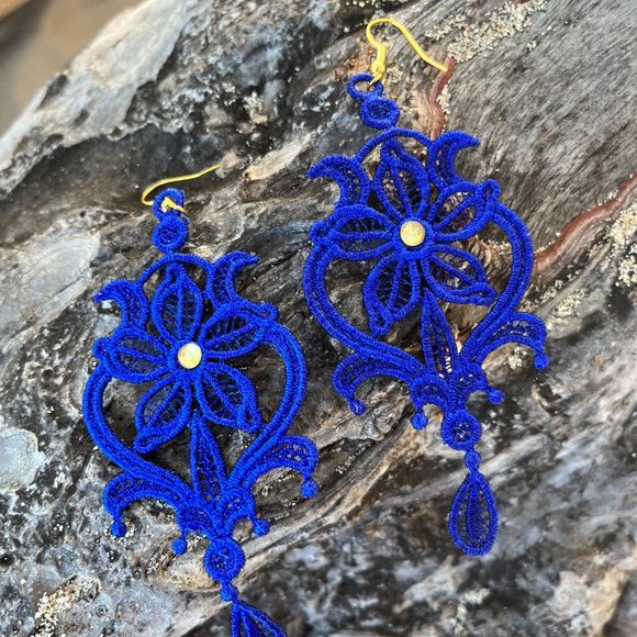 NWT Handmade Embroidered Lace CUSTOM Earrings - Picture 2 of 3